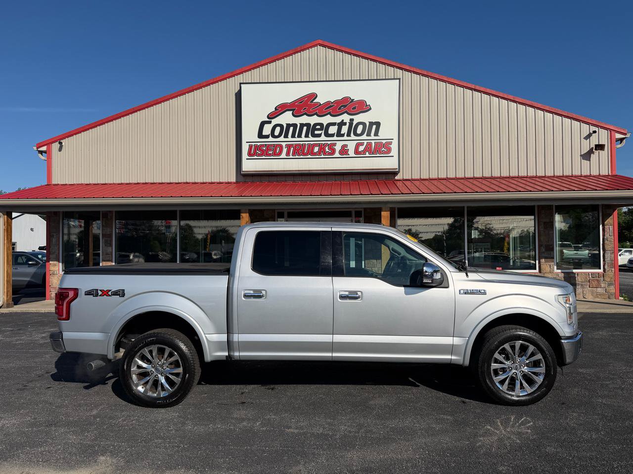 Used 2016 Ford F150 Lariat w/ Equipment Group 502A Luxury AWD/4WD image 3