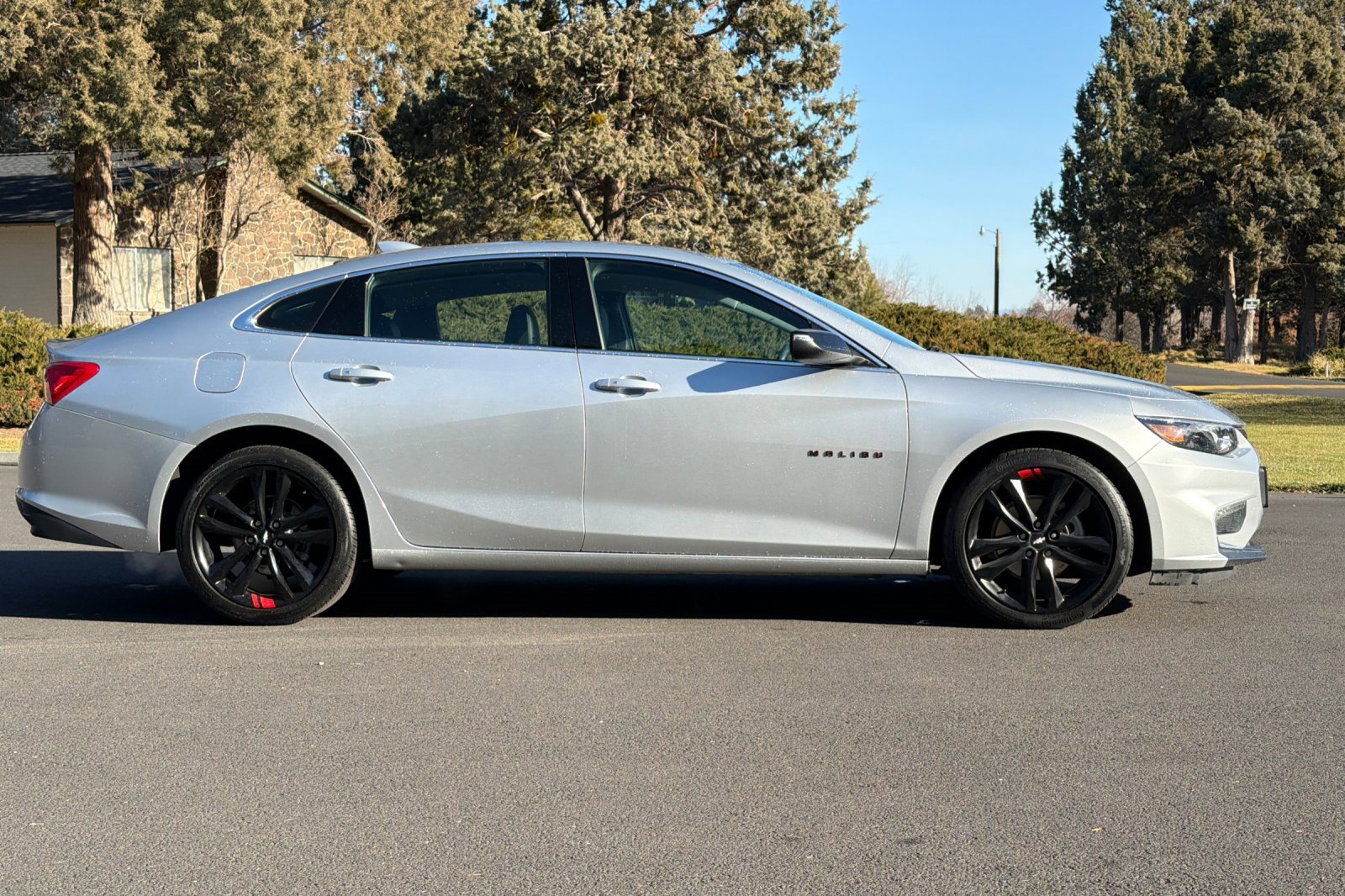 Used 2018 Chevrolet Malibu LT w/ Leather Package image 3
