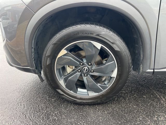 Used 2024 Nissan Rogue SV image 5