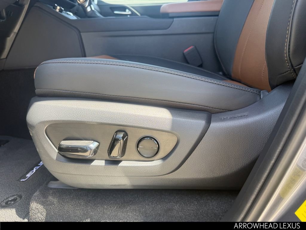 Used 2026 Lexus GX 550 w/ Accessory Package (31) AWD/4WD image 11