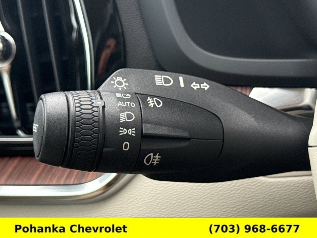 Used 2022 Volvo S60 B5 Momentum w/ Premium Package FWD image 11