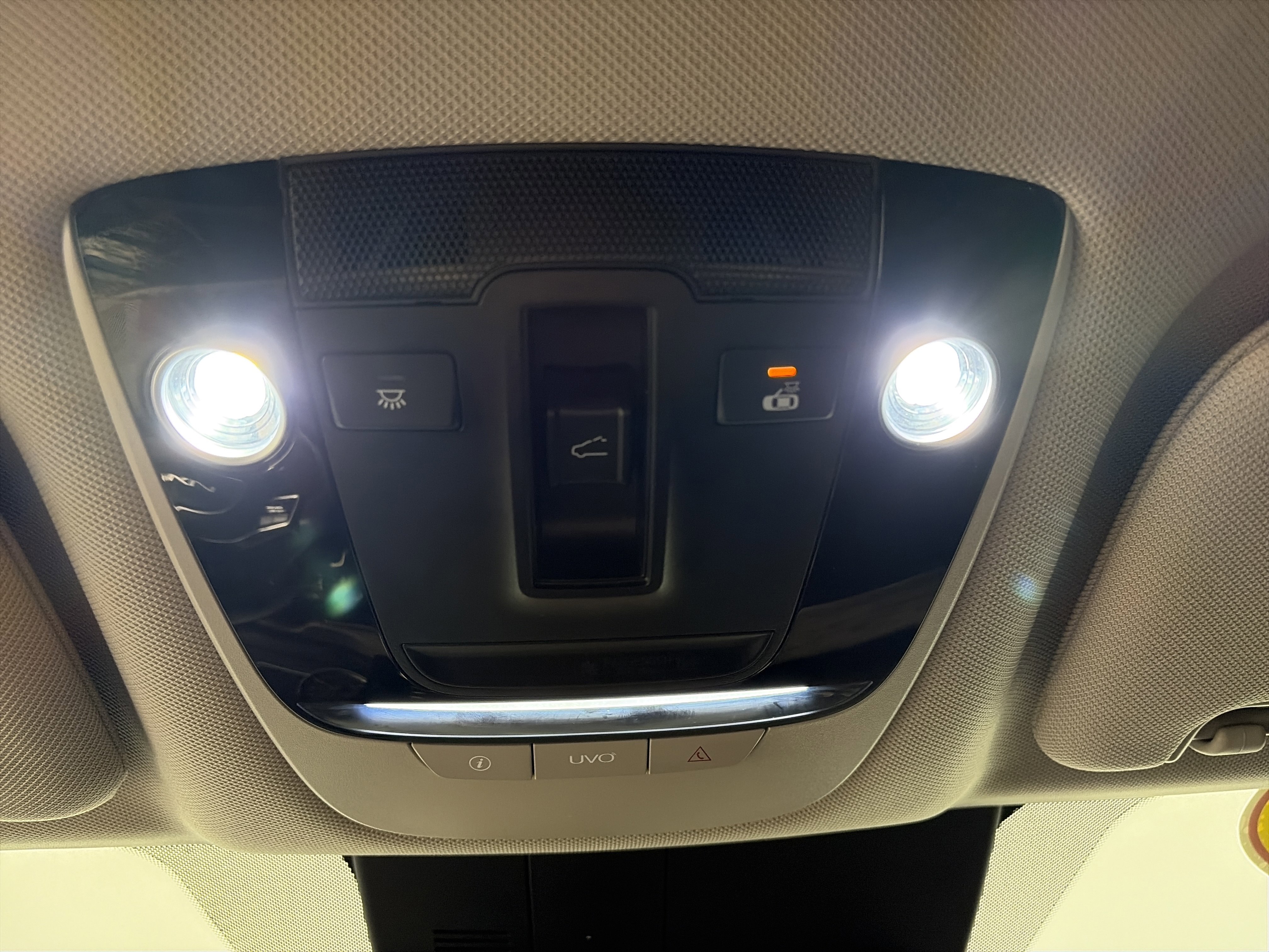 Certified 2022 Kia Sorento S w/ Panoramic Sunroof Package image 35