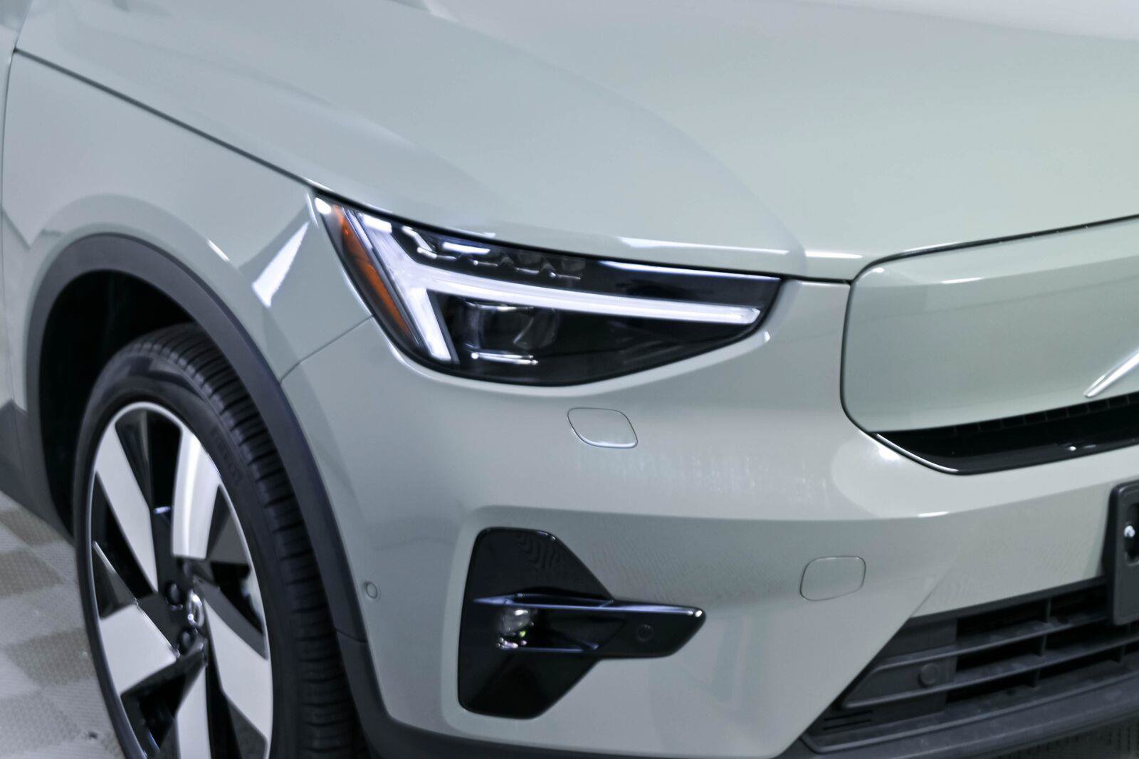 Certified 2023 Volvo C40 P8 Recharge Ultimate w/ Protection Package Premier AWD/4WD image 36