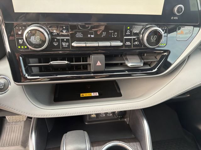 Used 2023 Toyota Highlander Limited AWD/4WD image 22