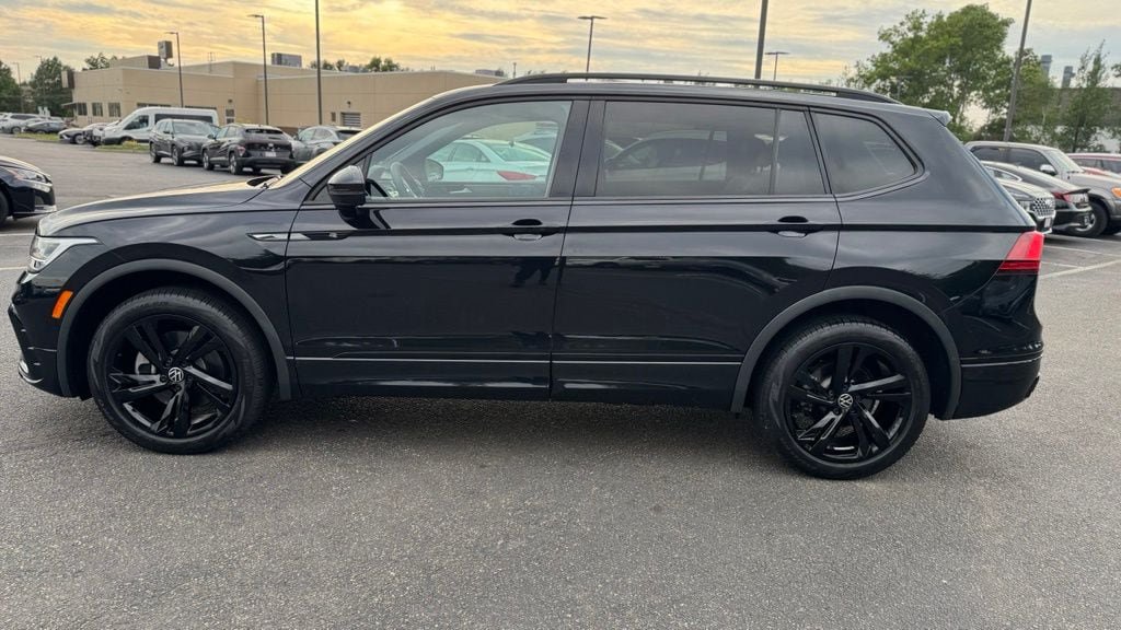 Used 2023 Volkswagen Tiguan SE R-Line AWD/4WD image 5