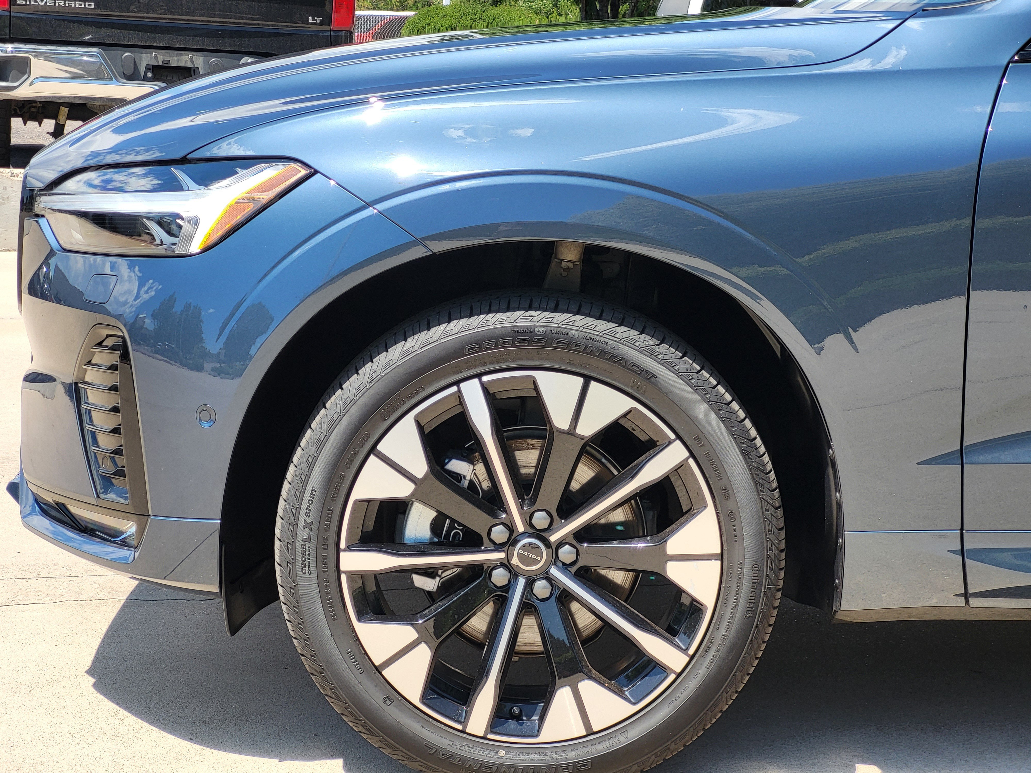 New 2026 Volvo XC60 B5 Plus w/ Climate Package AWD/4WD image 6