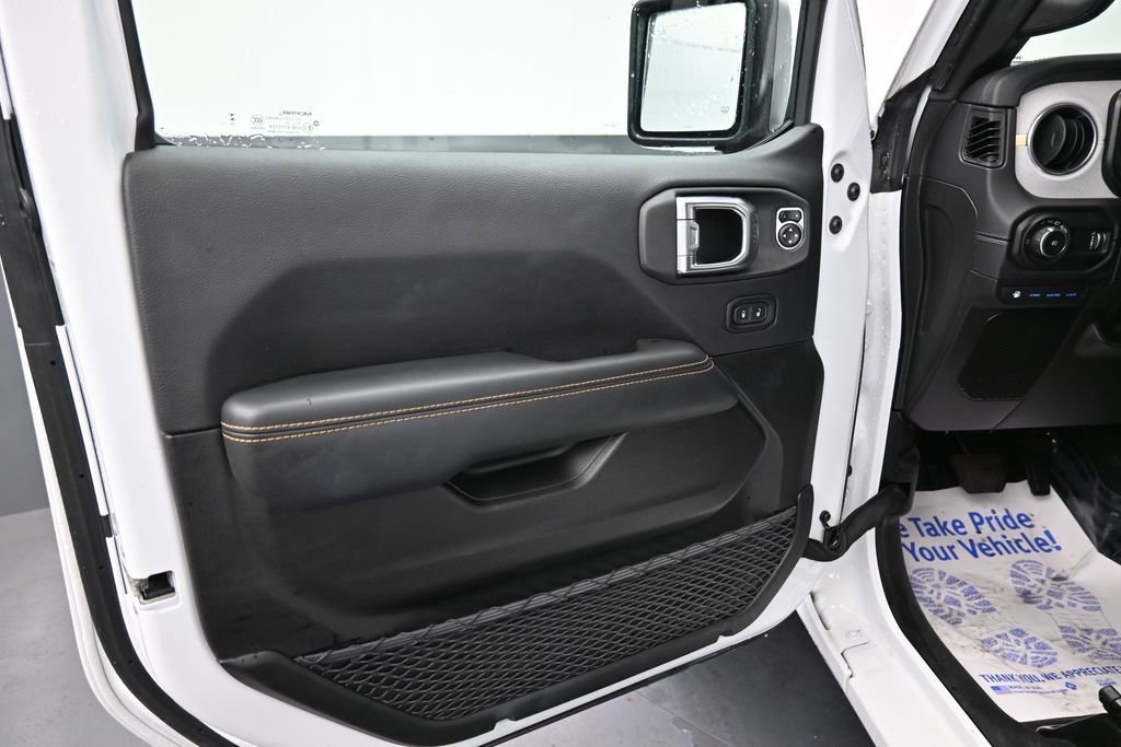 Used 2025 Jeep Wrangler Unlimited Sahara w/ Safety Group AWD/4WD image 27