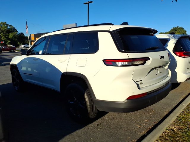 Used 2024 Jeep Grand Cherokee L Laredo AWD/4WD image 6