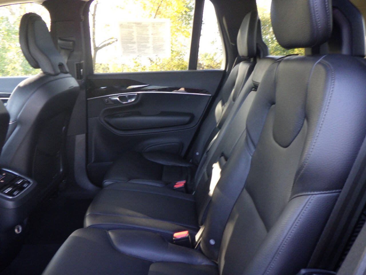 Used 2019 Volvo XC90 T5 Momentum w/ Multimedia Package AWD/4WD image 21