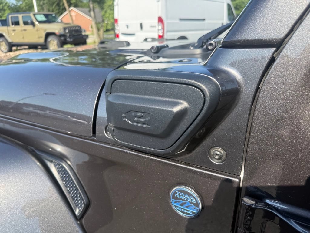 Used 2025 Jeep Wrangler Unlimited Sahara AWD/4WD image 10
