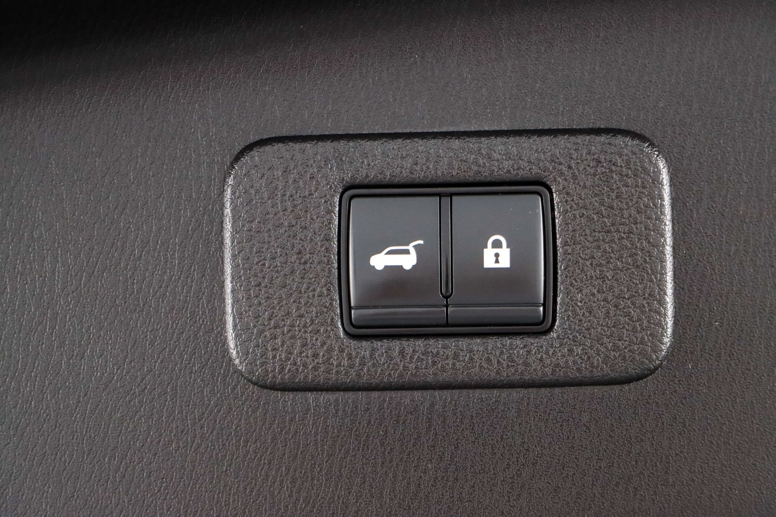 Used 2022 Nissan Armada SV w/ SV Appearance Package RWD image 32