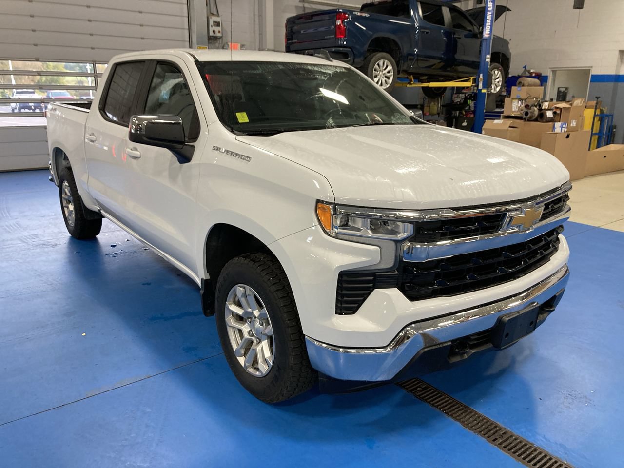 Used 2023 Chevrolet Silverado 1500 LT AWD/4WD image 1