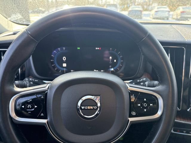 Used 2024 Volvo XC60 B5 Plus image 32