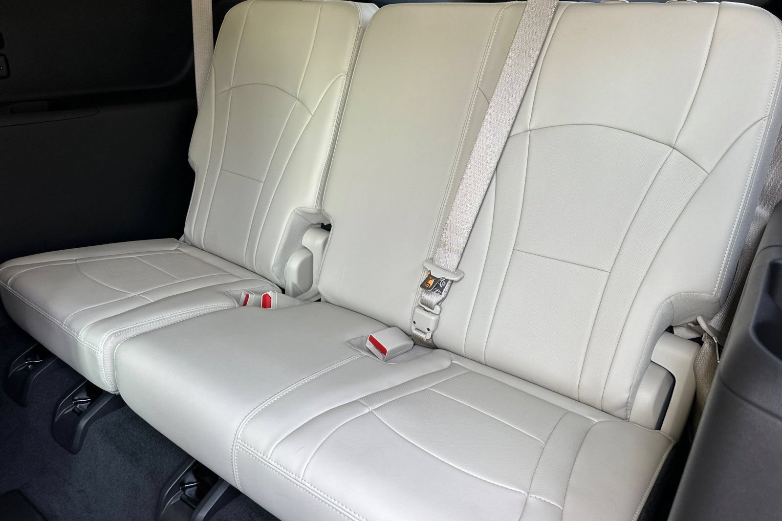 Certified 2023 Buick Enclave Essence w/ Experience Buick Package FWD image 19