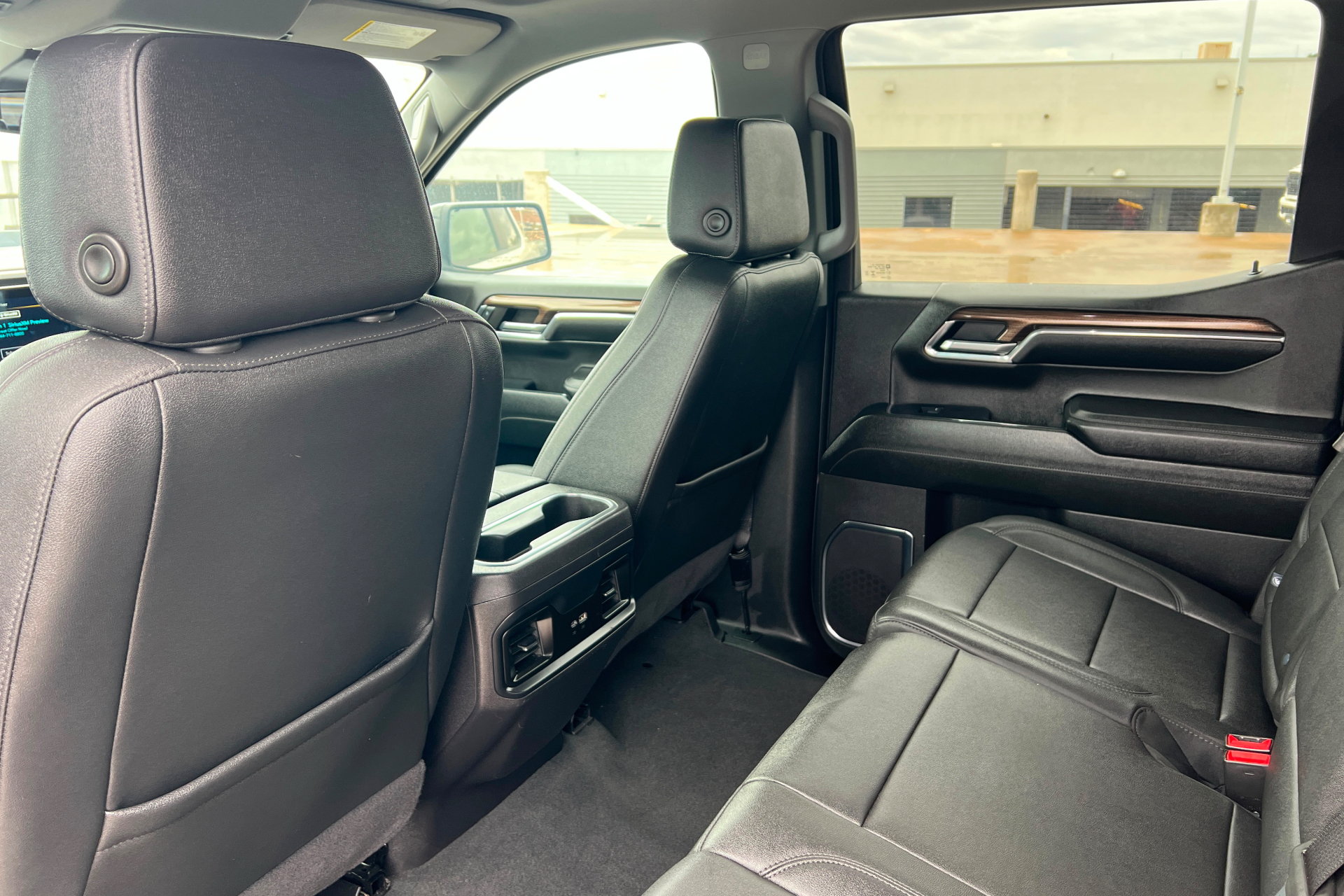Used 2024 Chevrolet Silverado 1500 LT Trail Boss w/ Convenience Package II AWD/4WD image 20