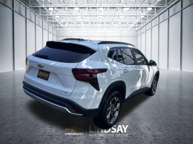 Certified 2026 Chevrolet Trax LT FWD image 4