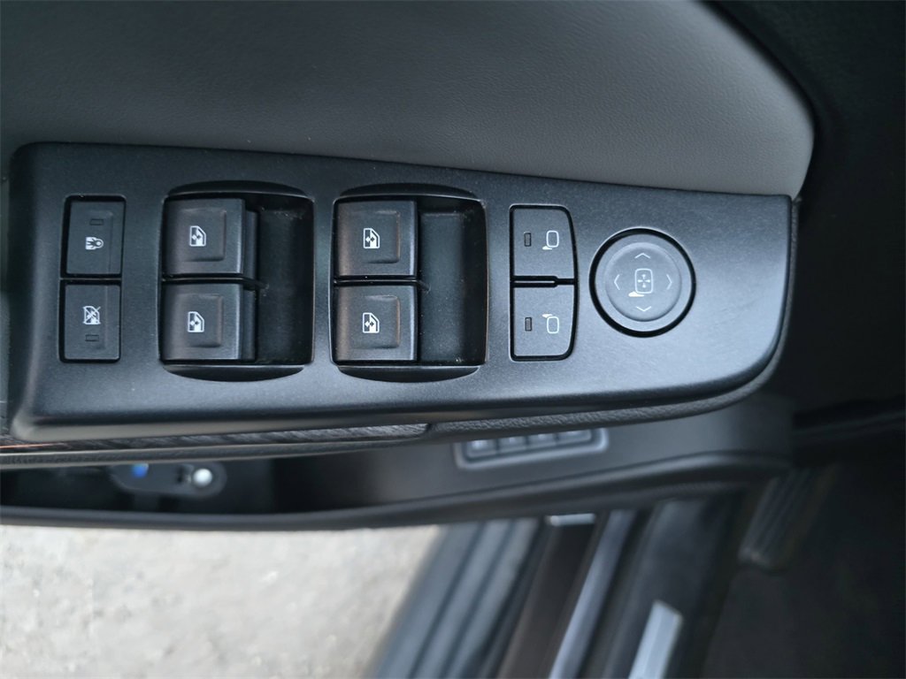 Used 2017 Chevrolet Suburban LT image 24