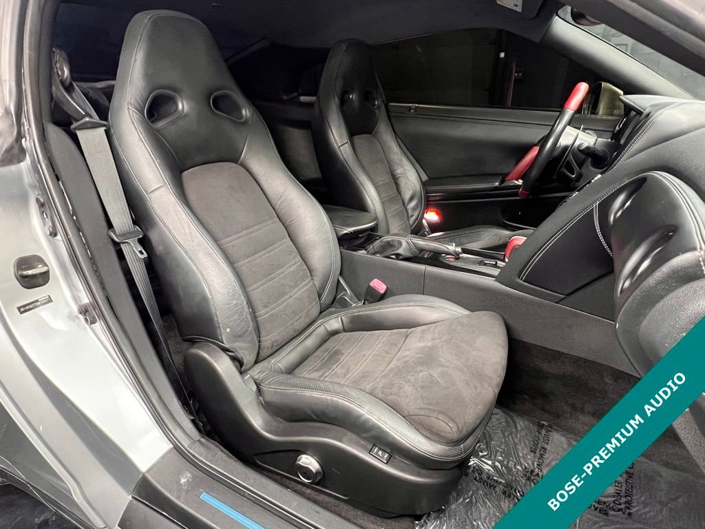 Used 2016 Nissan GT-R Black Edition image 4