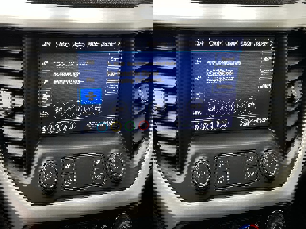 Certified 2023 GMC Acadia SLE w/ Driver Convenience Package image 21