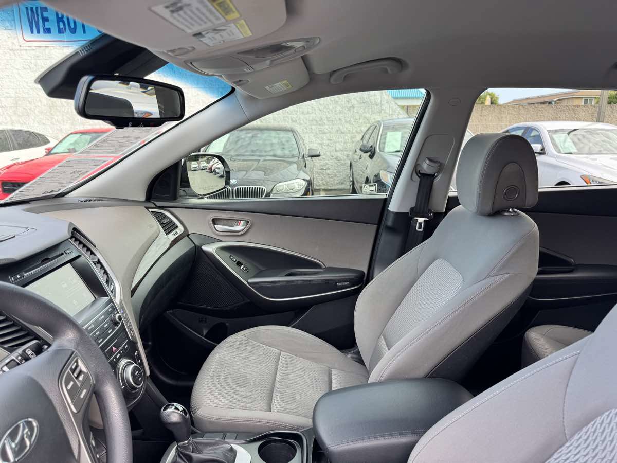 Used 2017 Hyundai Santa Fe SE w/ Cargo Package FWD image 36