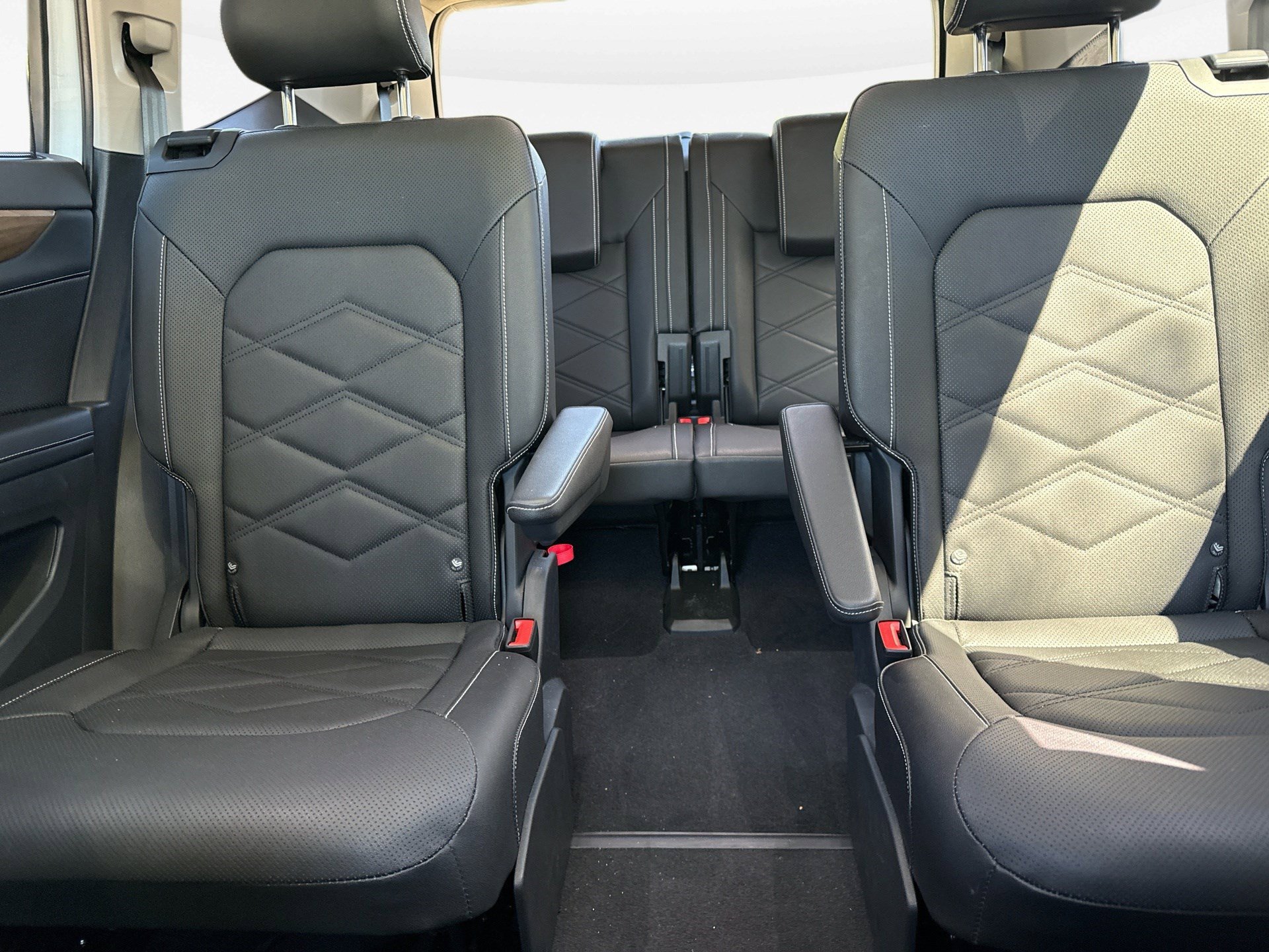 Used 2026 Volkswagen Atlas SE FWD image 24