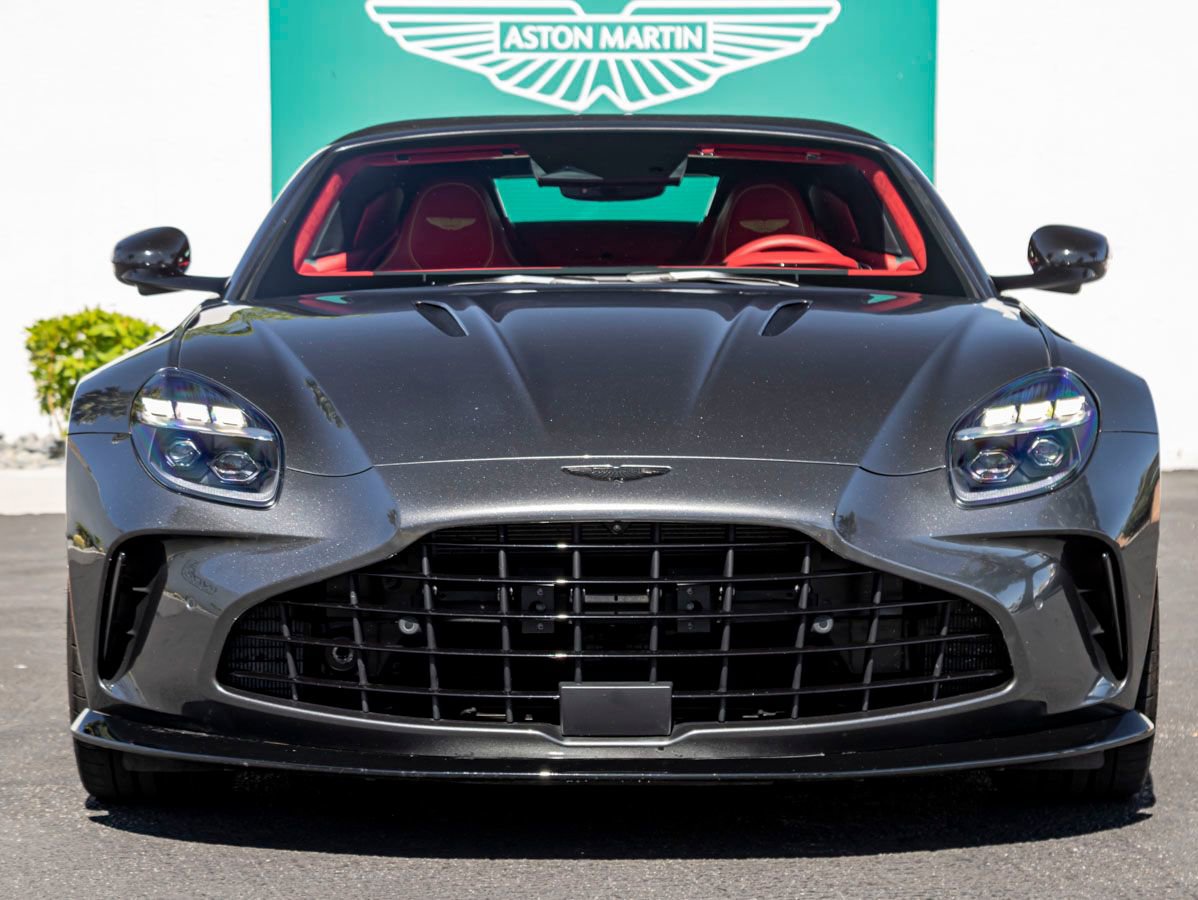 Used 2026 Aston Martin V8 Vantage Coupe RWD image 8