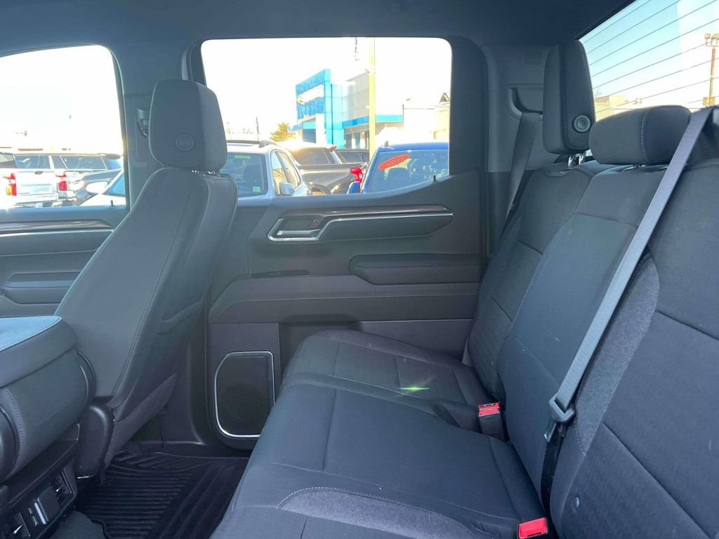 Used 2025 Chevrolet Silverado 1500 LT AWD/4WD image 11