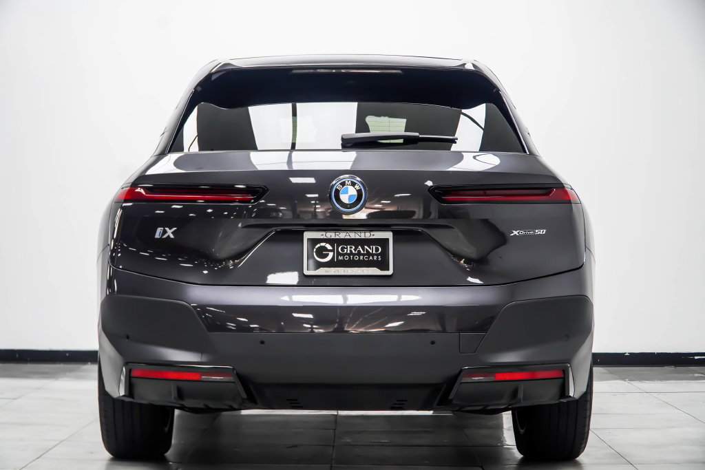 Used 2024 BMW iX xDrive50 w/ Convenience Package AWD/4WD image 16
