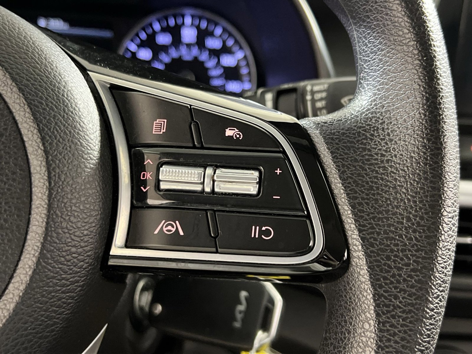 Used 2023 Kia Forte LXS image 27