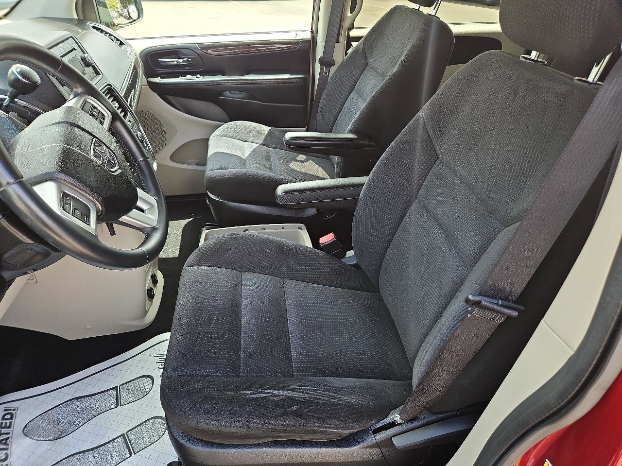 Used 2015 Dodge Grand Caravan SE w/ Quick Order Package 29E SE FWD image 11