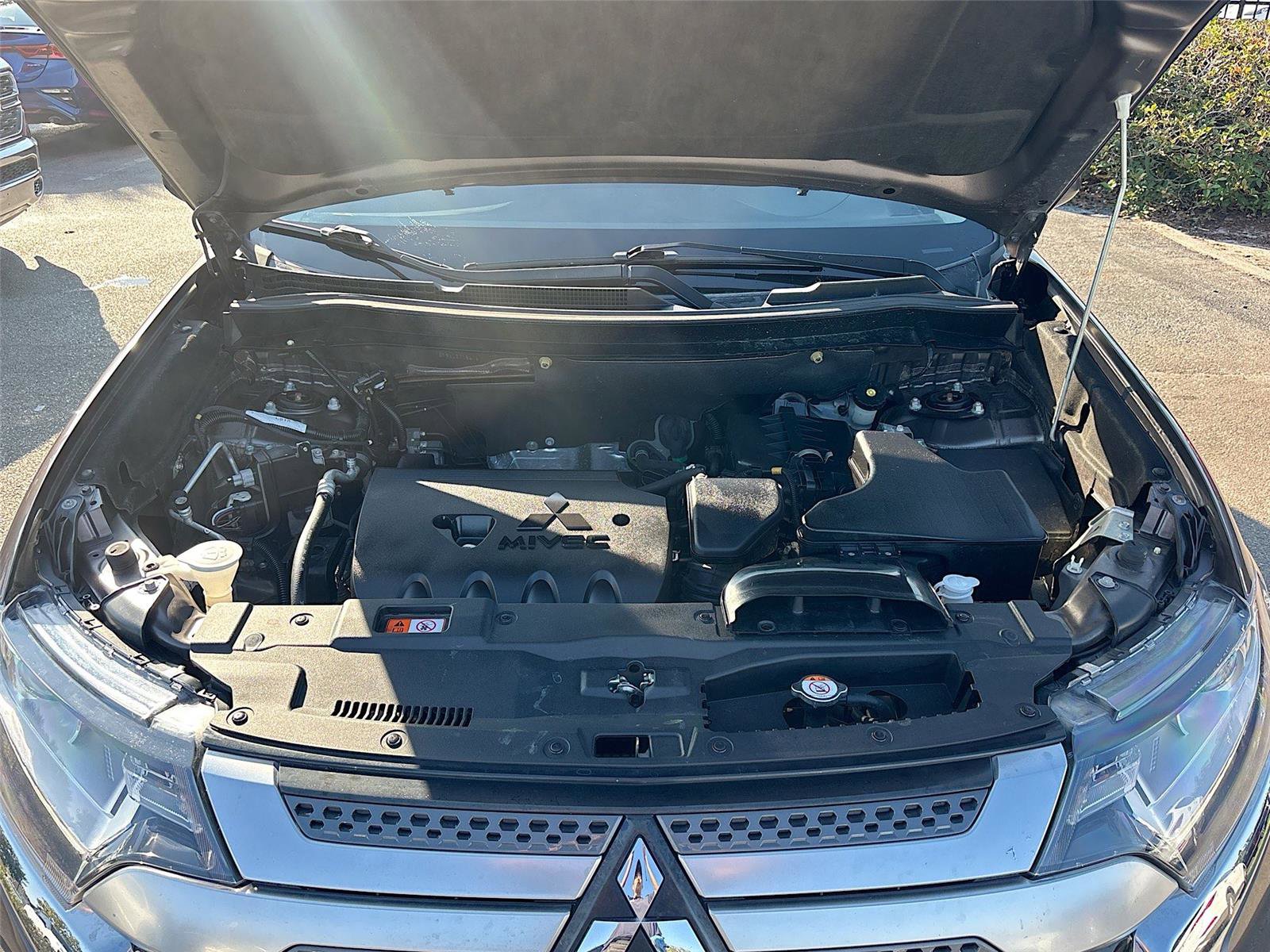 Used 2020 Mitsubishi Outlander ES image 32