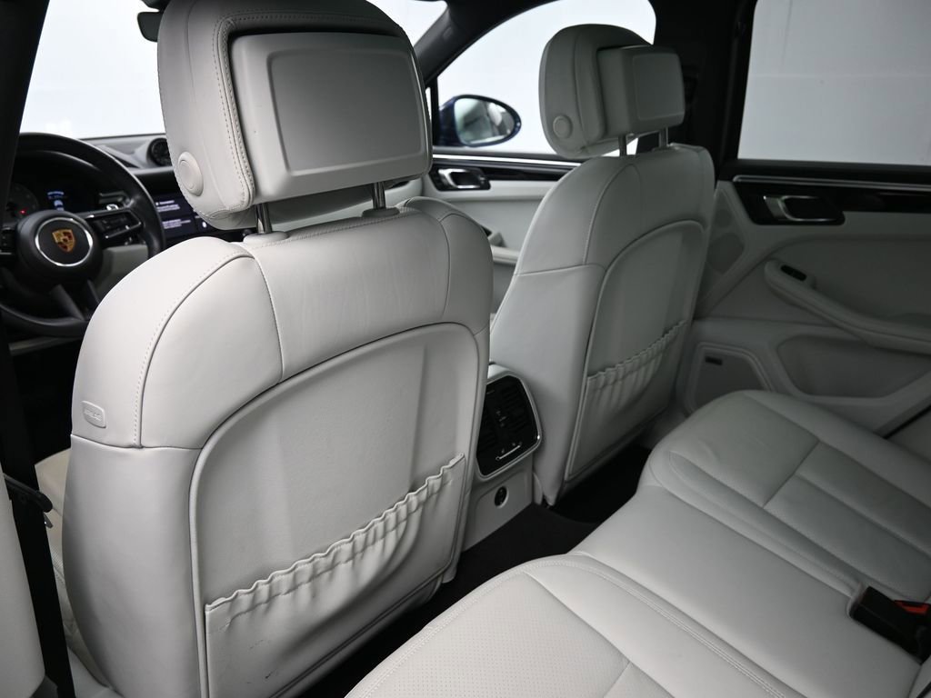 Certified 2022 Porsche Macan S image 8