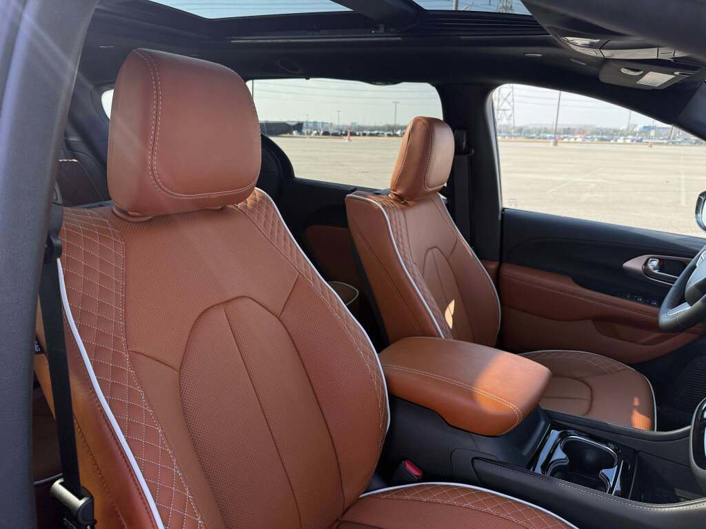 New 2026 Chrysler Pacifica Pinnacle image 19