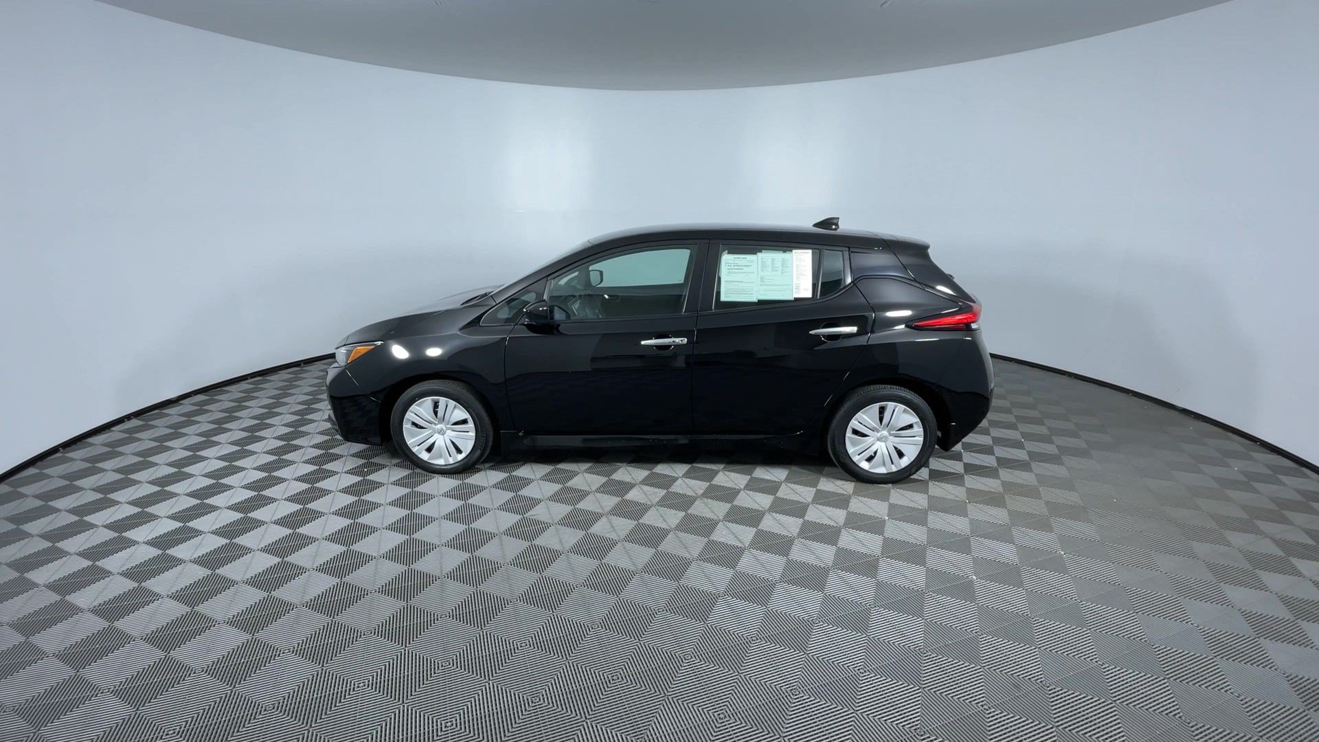 Certified 2025 Nissan Leaf S FWD image 6
