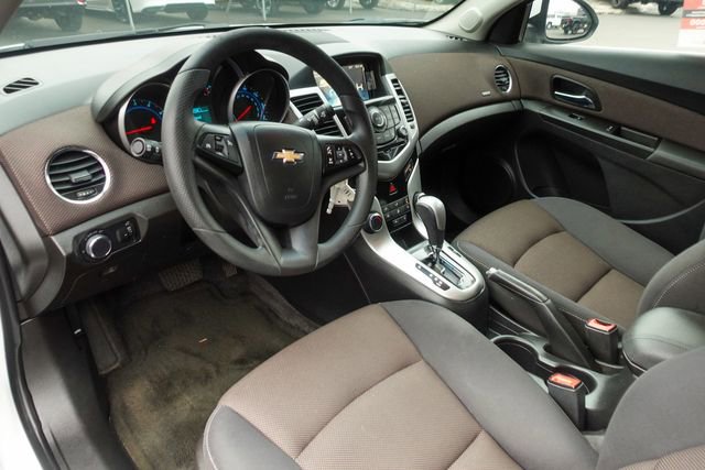 Used 2015 Chevrolet Cruze LT w/ Technology Package image 11