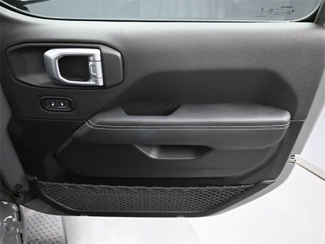 Used 2023 Jeep Wrangler Unlimited Sahara image 33