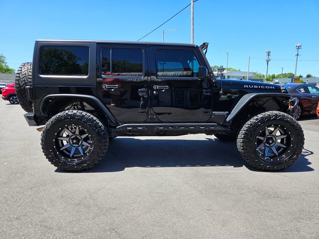 Used 2017 Jeep Wrangler Unlimited Rubicon w/ Connectivity Group AWD/4WD image 4