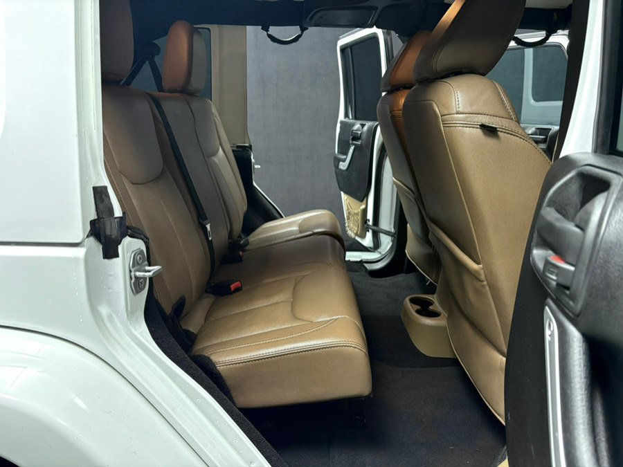 Used 2015 Jeep Wrangler Unlimited Sahara w/ Dual Top Group image 33