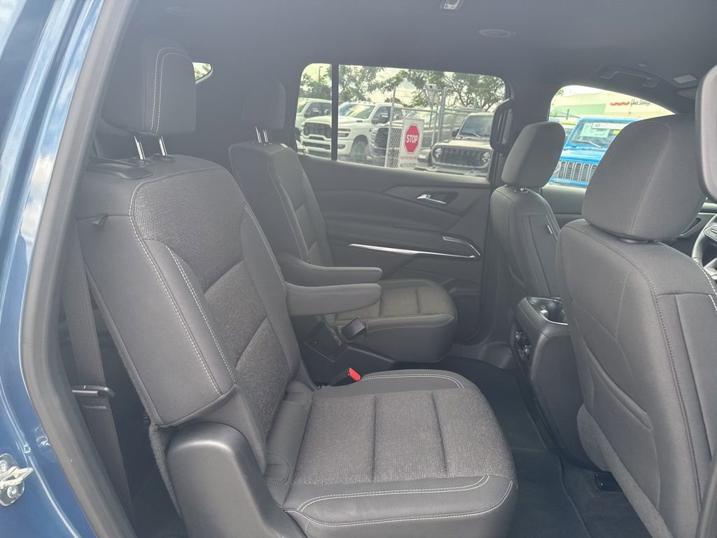 Used 2025 Chevrolet Traverse LT image 21