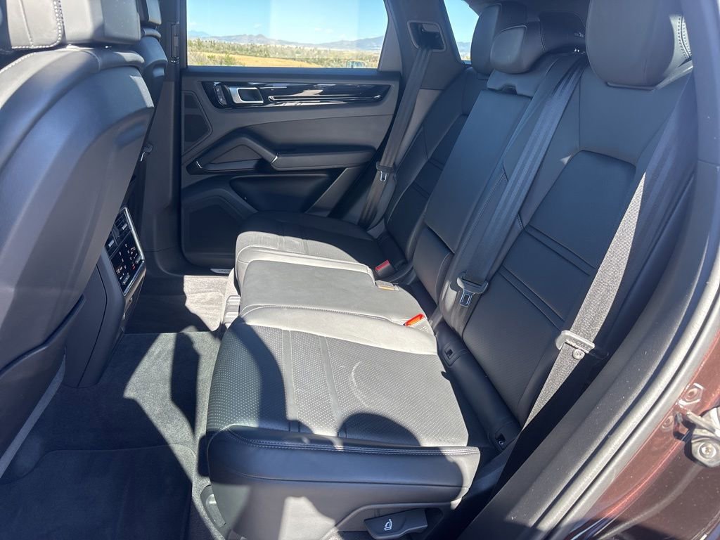 Used 2023 Porsche Cayenne image 11