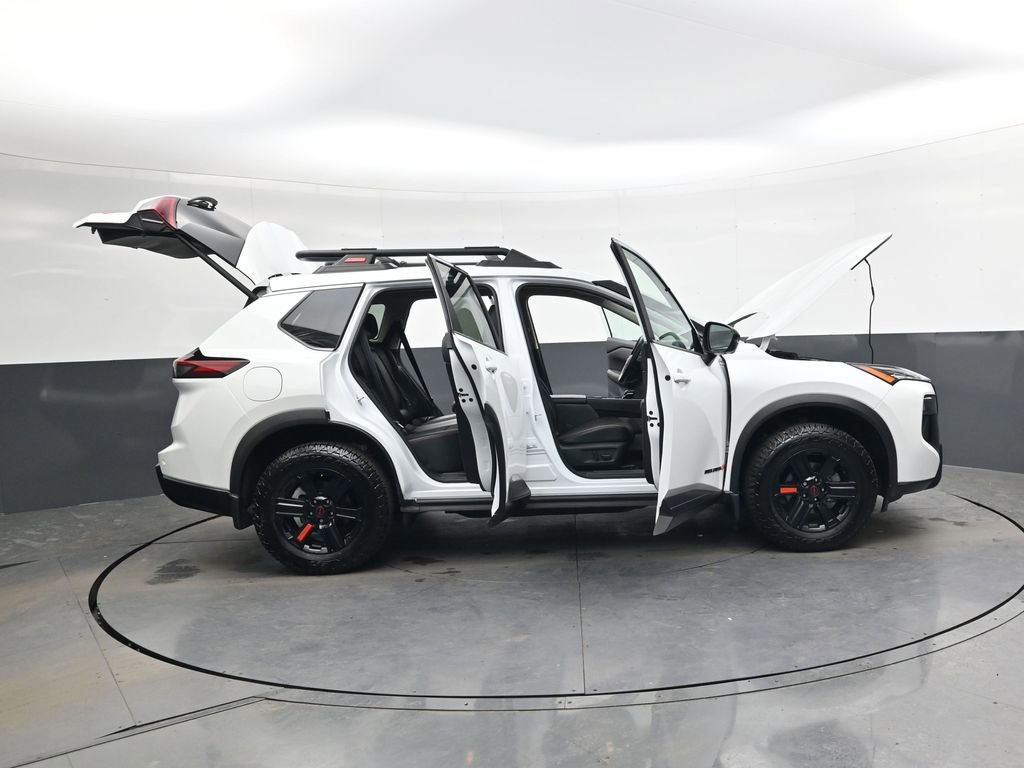 Used 2025 Nissan Rogue SV w/ Rock Creek Premium Package image 33