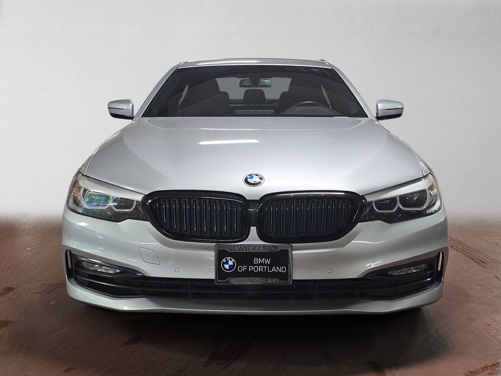 Used 2018 BMW 530e xDrive w/ Premium Package 2 AWD/4WD image 8