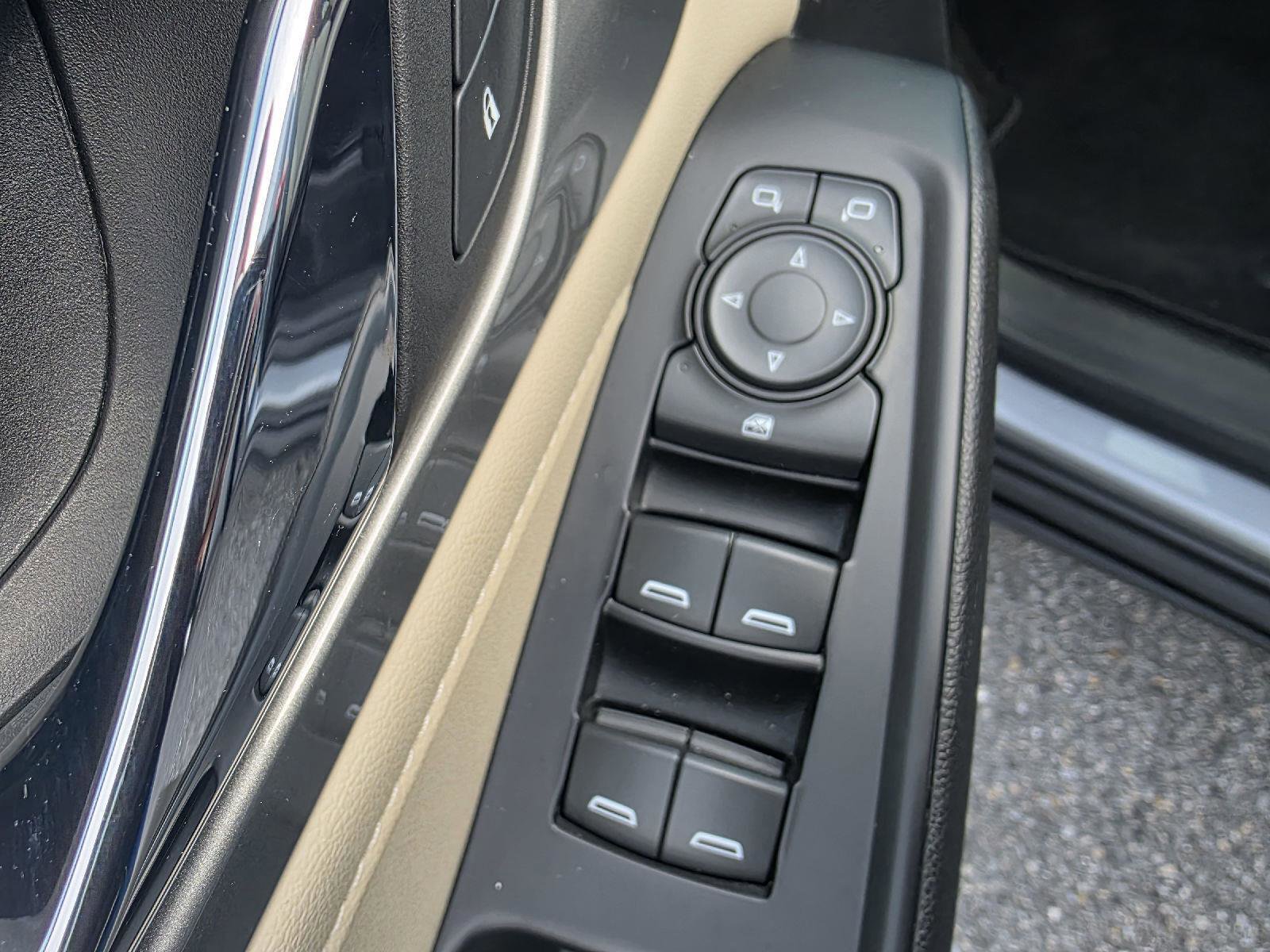 Used 2023 Chevrolet Traverse LS image 10