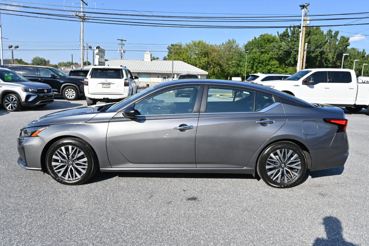 Used 2024 Nissan Altima 2.5 SV image 8