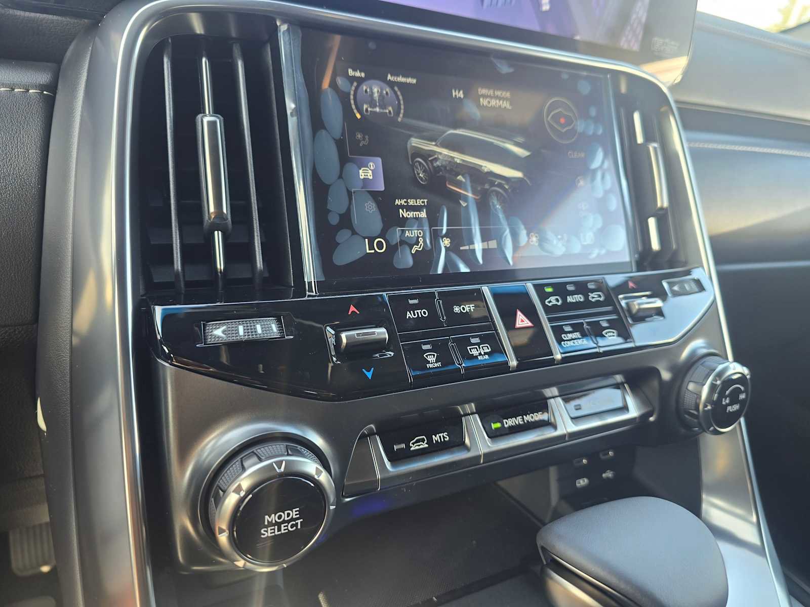New 2026 Lexus LX 600 4WD w/ Luxury Package image 30