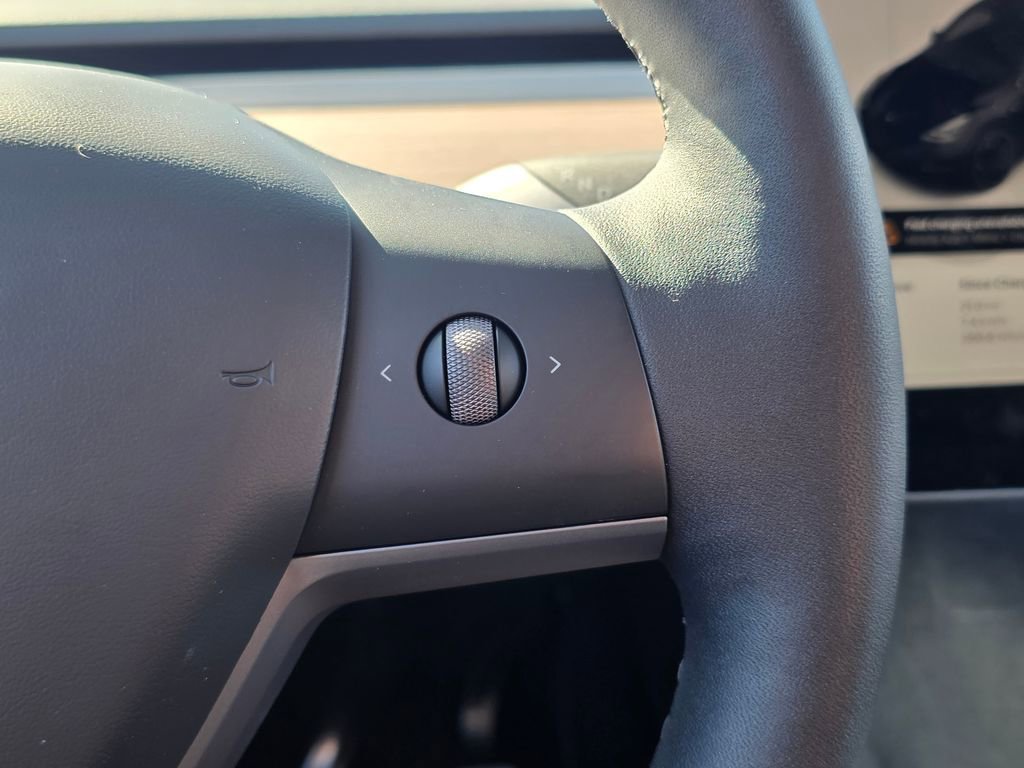 Used 2025 Tesla Model Y Performance image 26