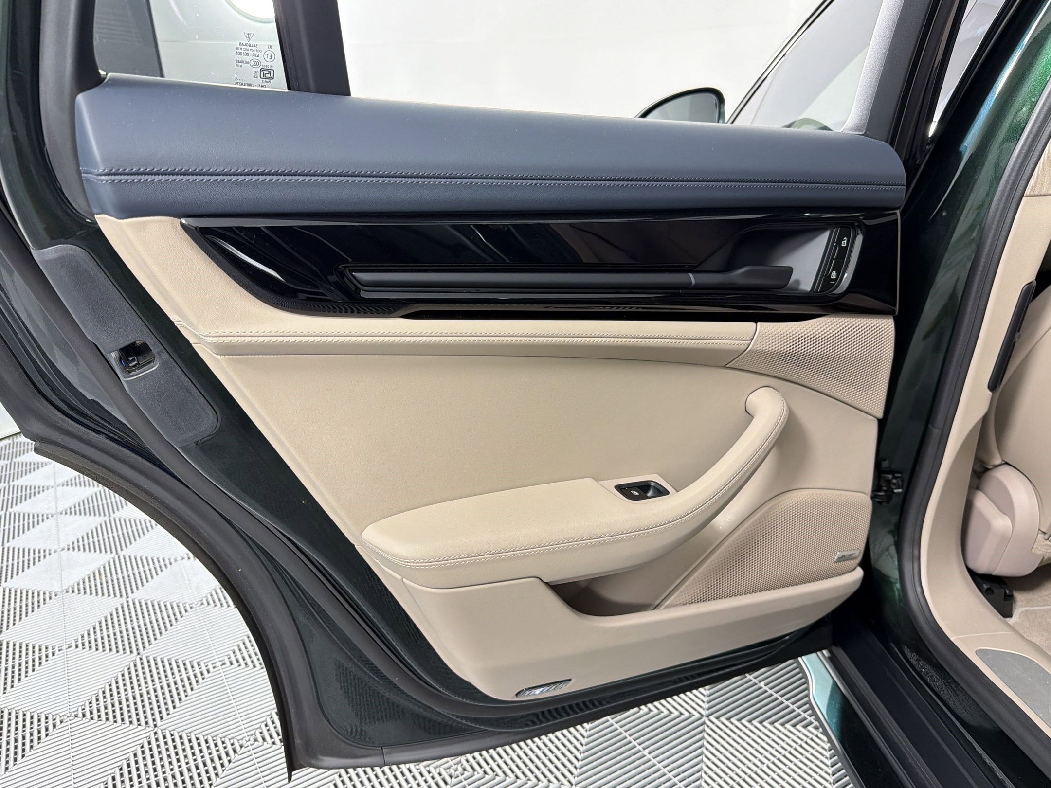 Certified 2026 Porsche Panamera 4S AWD/4WD image 17