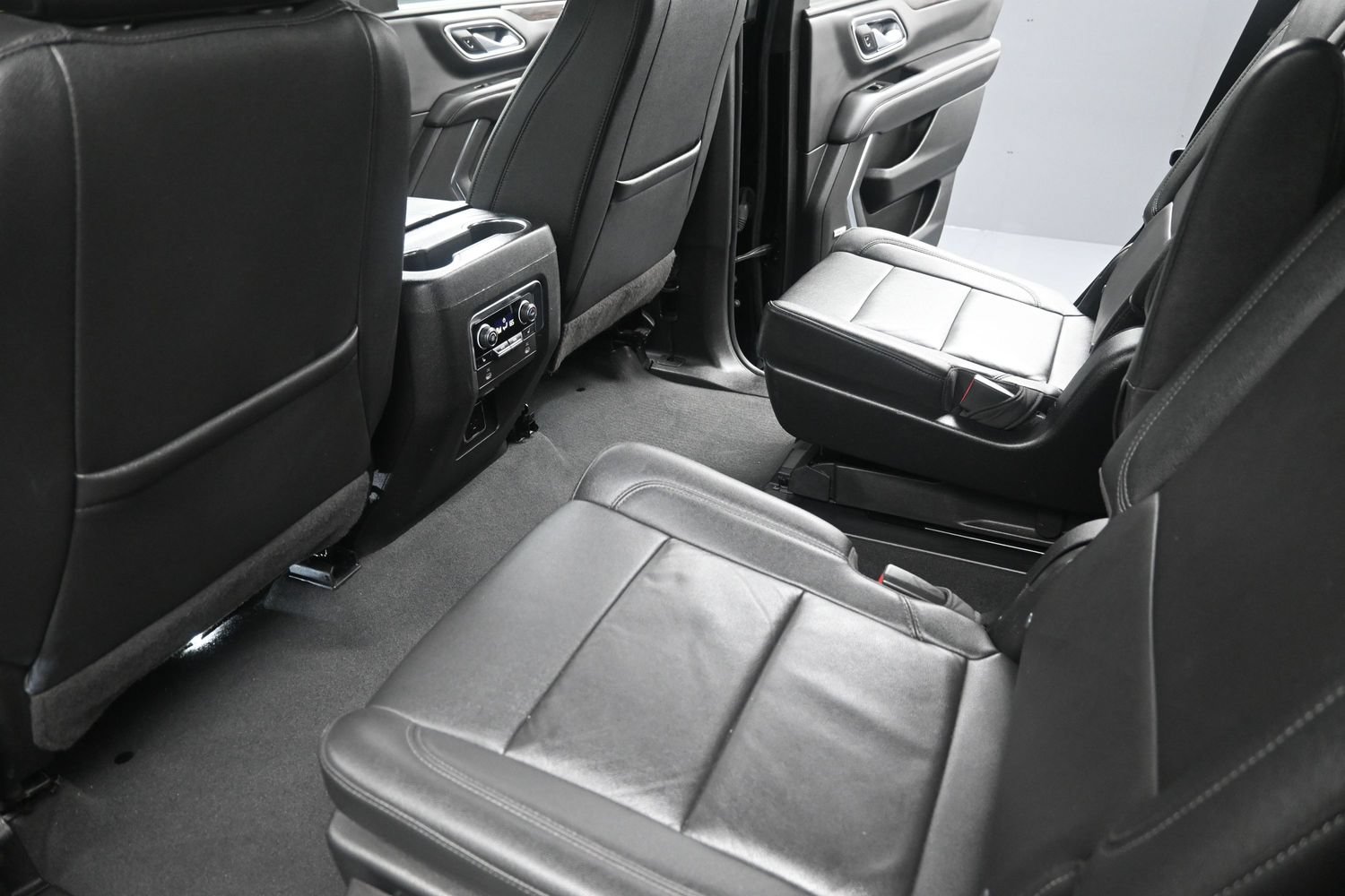 Used 2022 Chevrolet Tahoe LT w/ Luxury Package AWD/4WD image 39