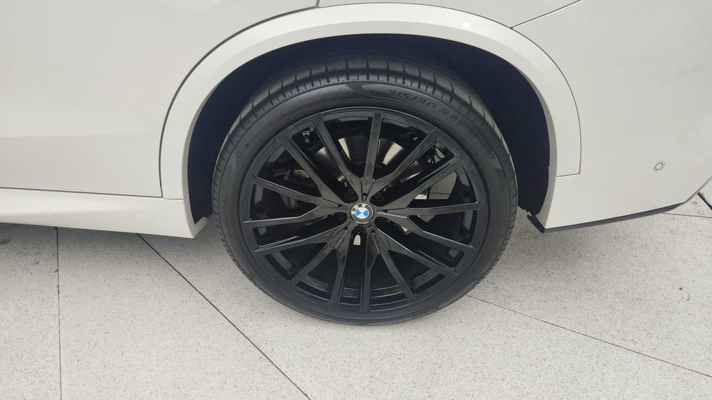 Used 2024 BMW X5 xDrive40i w/ M Sport Package image 28