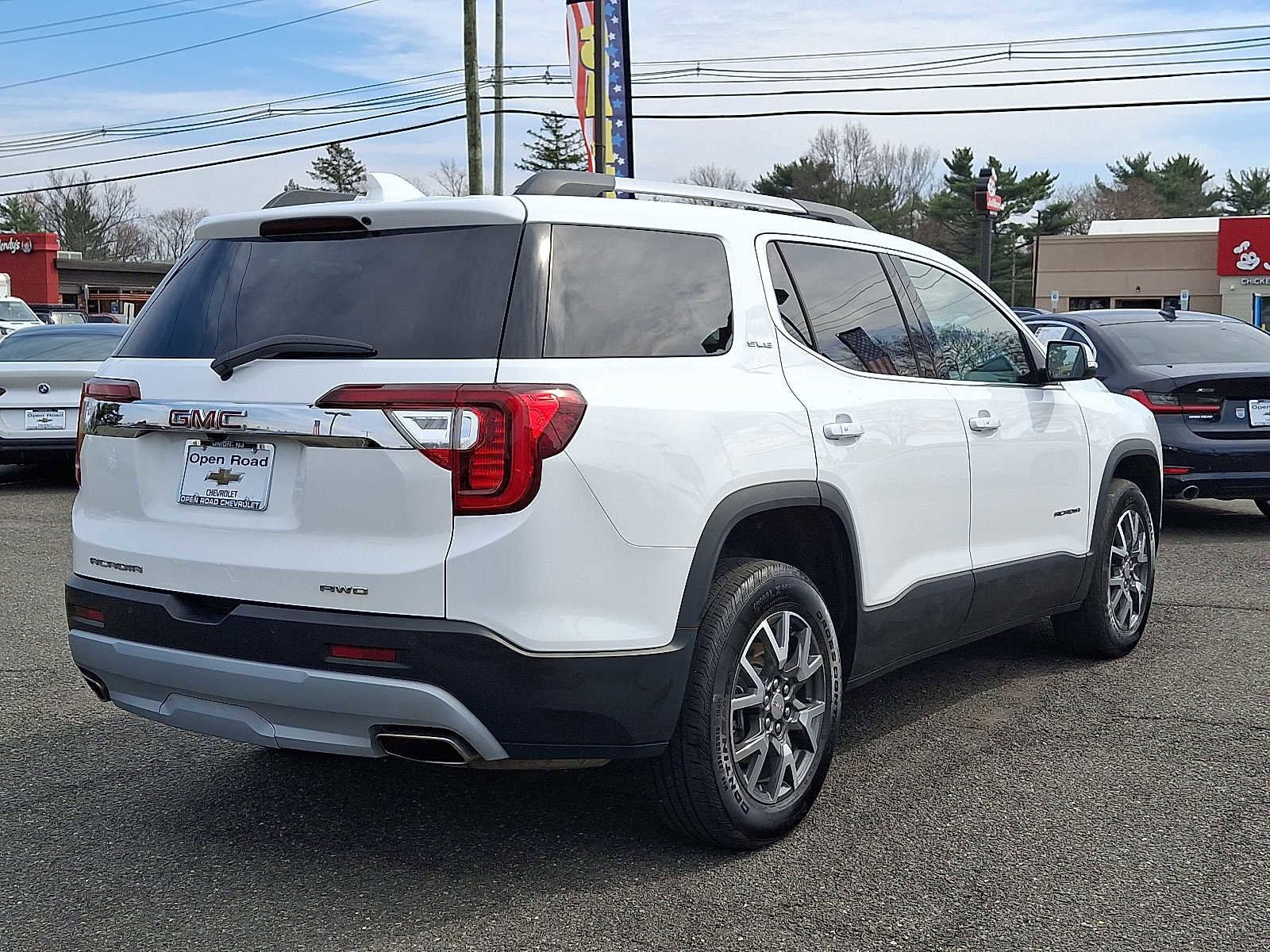 Used 2023 GMC Acadia SLE w/ Driver Convenience Package image 7
